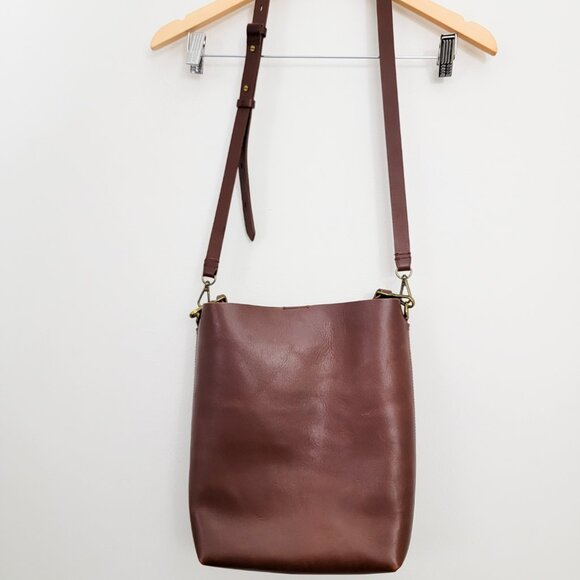 Madewell The Transport Bucket Bag in Soft Mahogany - Picture 7 of 11